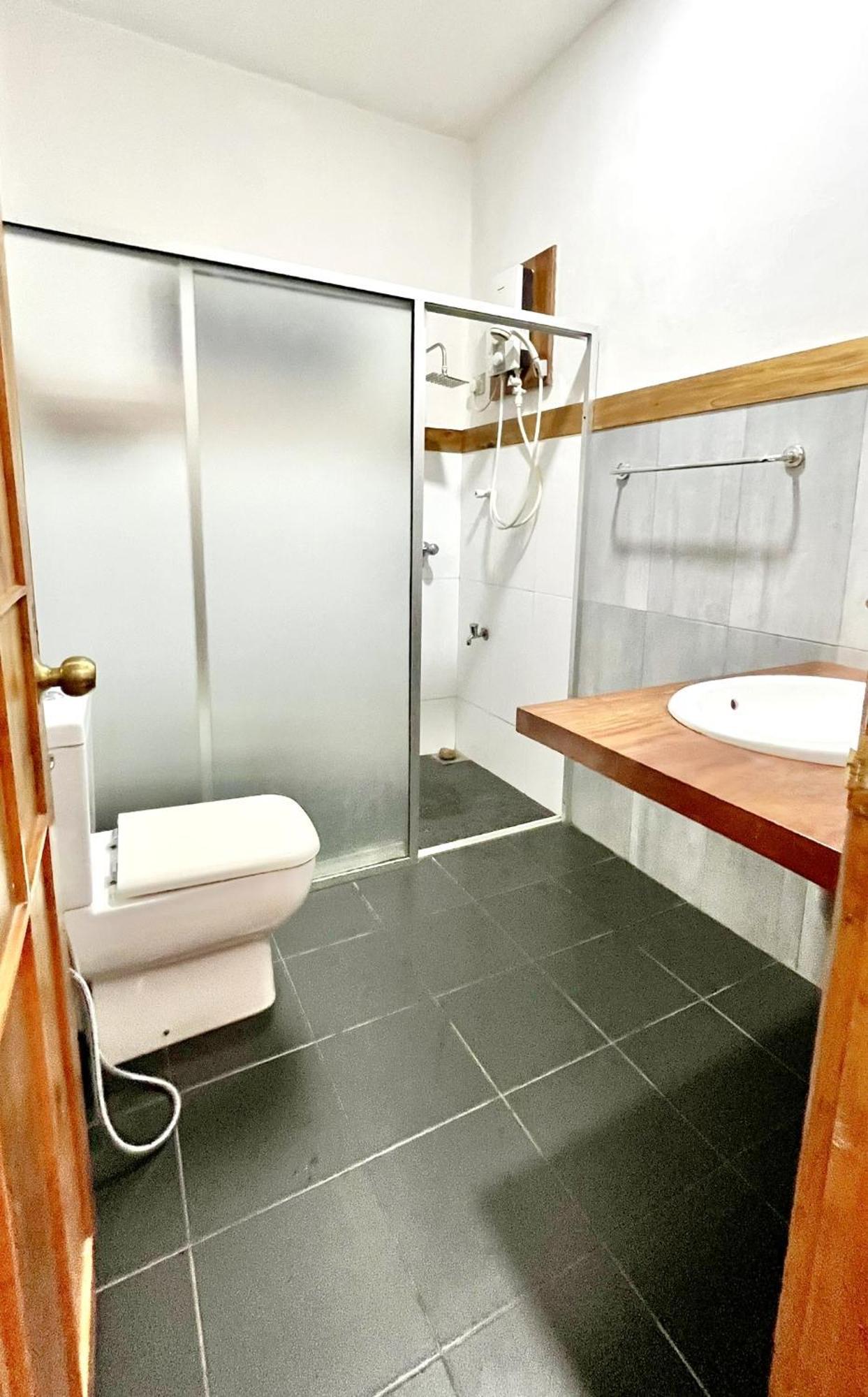 מלון קנדי Pearl House מראה חיצוני תמונה