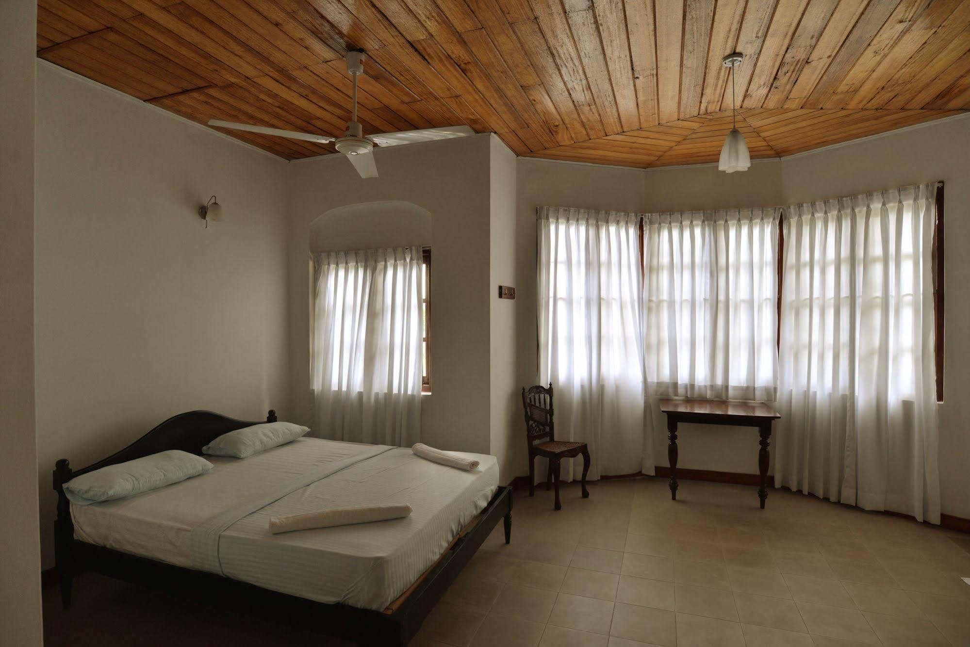 מלון קנדי Pearl House מראה חיצוני תמונה